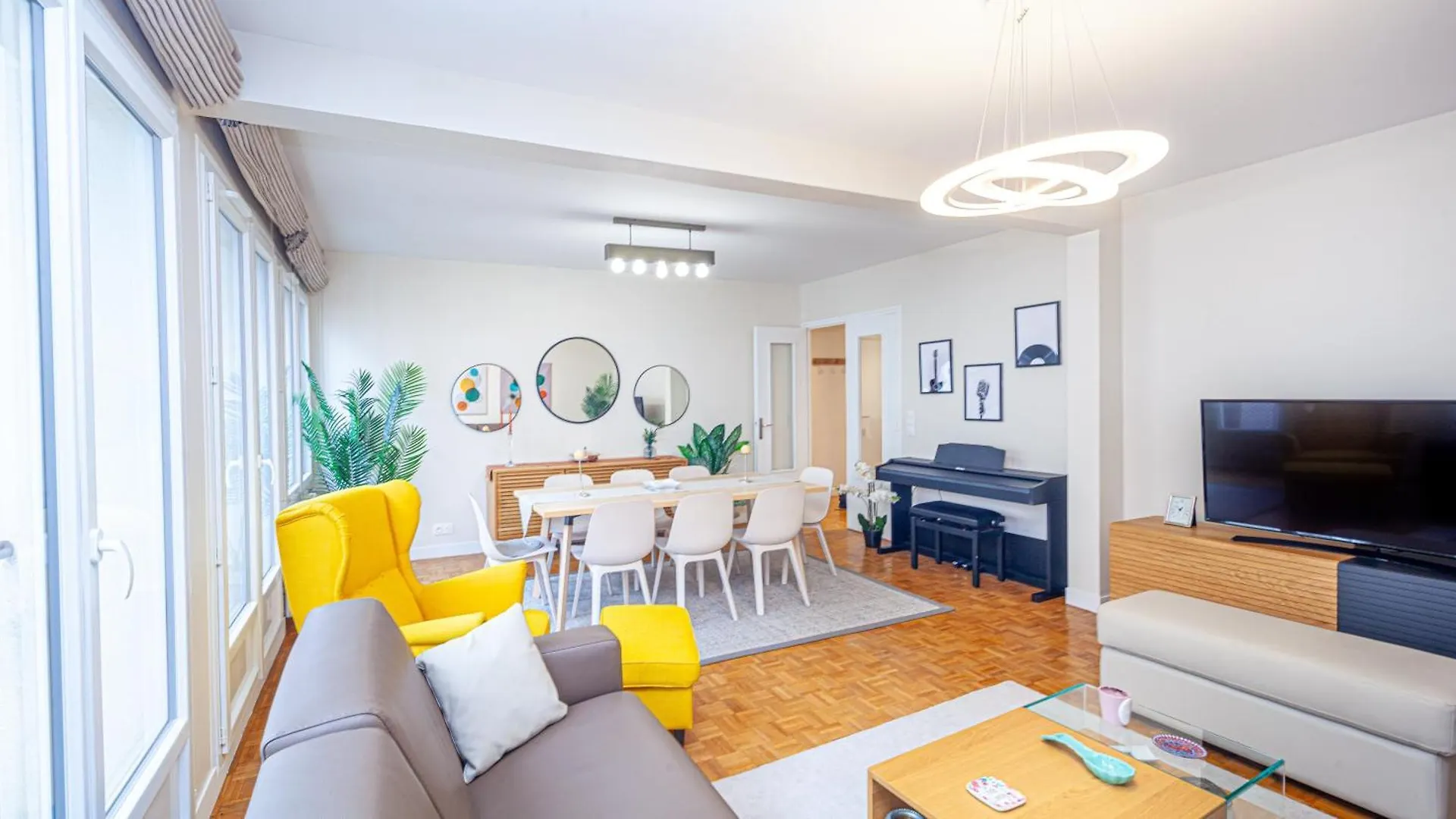 Apartment Tour Eiffel & Champs Elysees Business Apartment: Bright 2BR with Housekeeping Paris