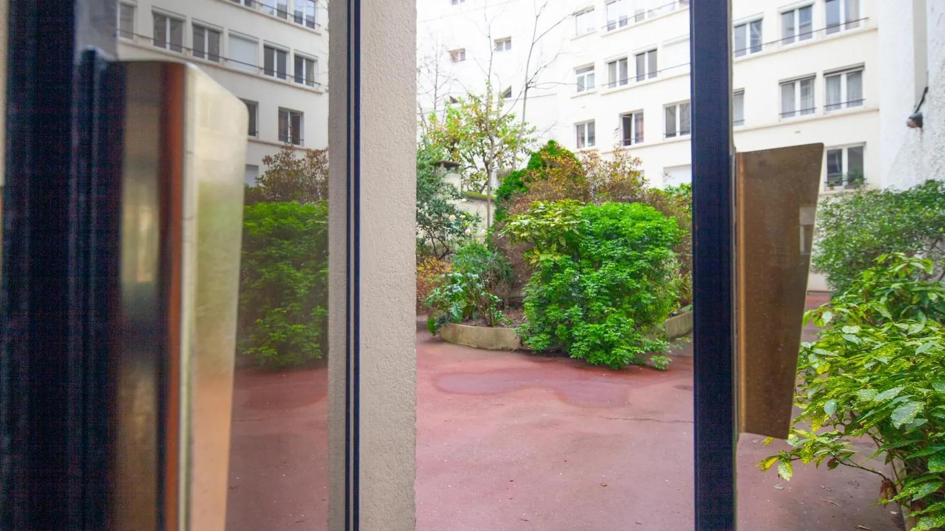Tour Eiffel & Champs Elysees Business Apartment: Bright 2BR with Housekeeping Paris 0*,  France