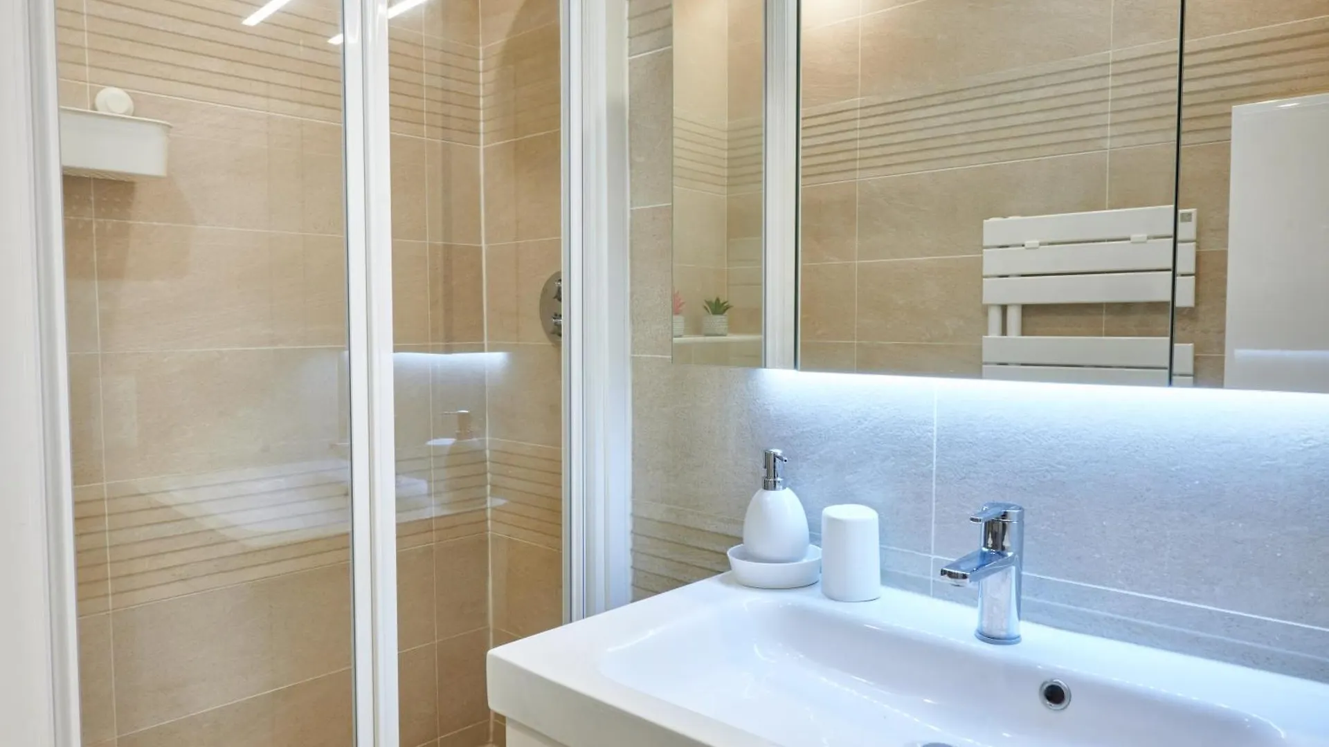 Apartment Tour Eiffel & Champs Elysees Business Apartment: Bright 2BR with Housekeeping Paris France