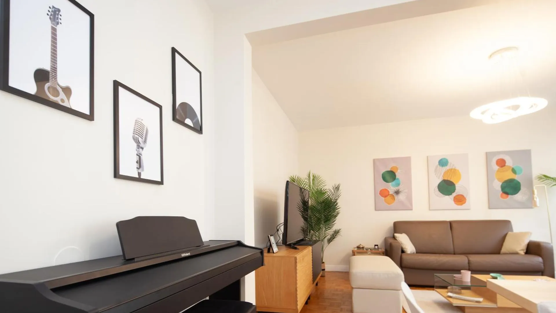 Apartament Tour Eiffel & Champs Elysees - 2 Bedroom Gorgeous & Bright 75M2 - Free Weekly Housekeeping - For Business And Working Purposes Only Paryż